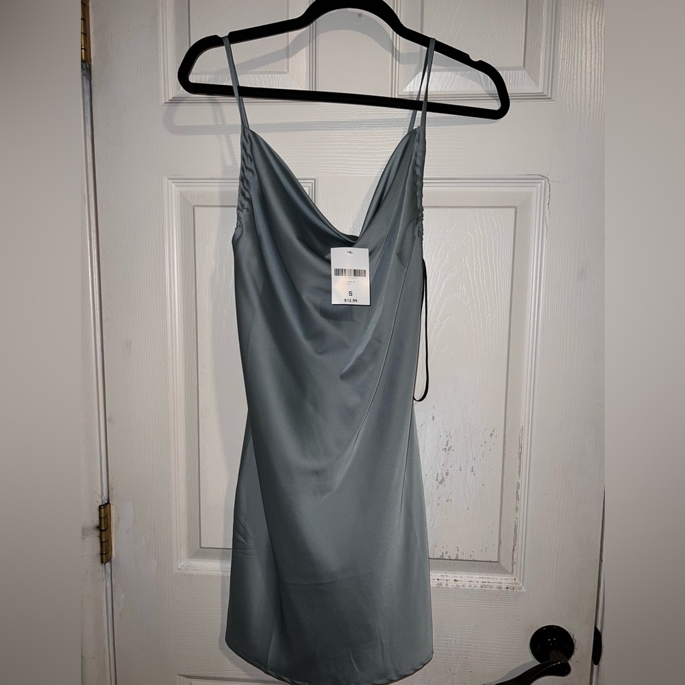 Dress - Picture 4 of 7